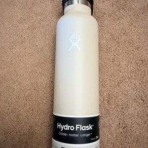 Hydro Flask 24 oz Oat color Water Bottle NEW!!